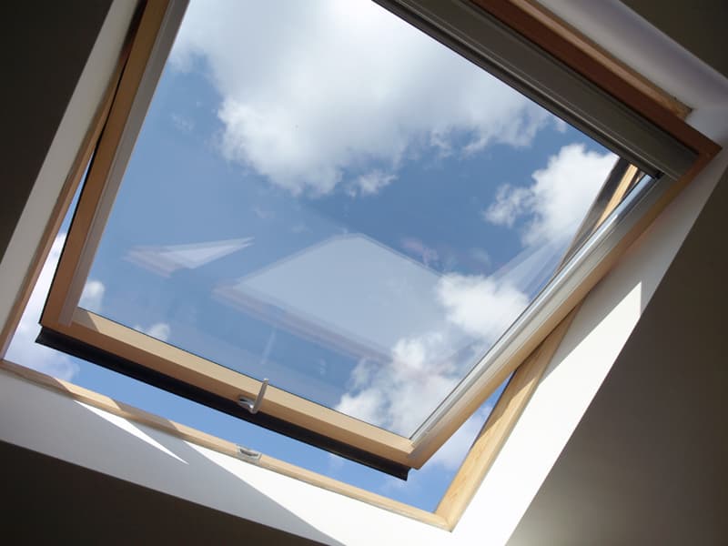 Ofrecemos asesoramiento para la instalación de ventanas VELUX en Santiago